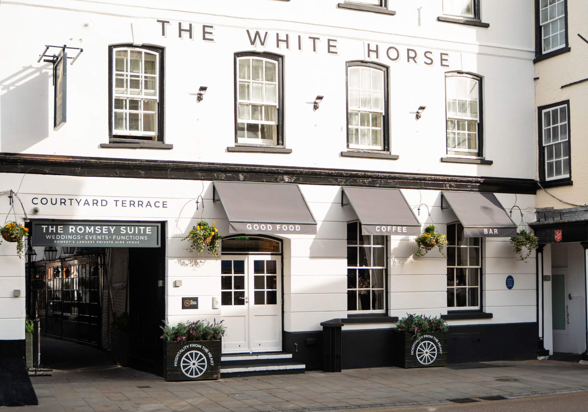 white horse hotel in romsey scaled